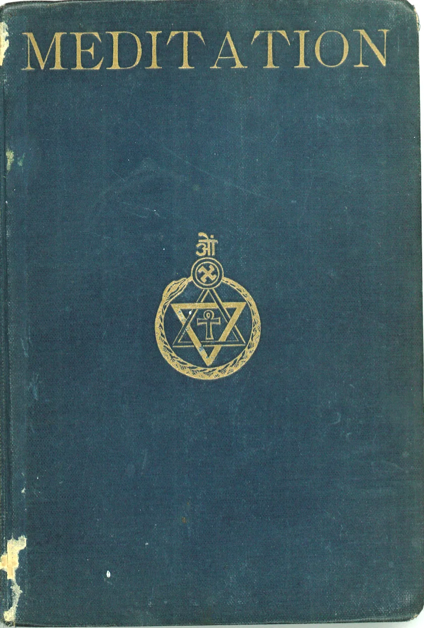 Løsningen på mysteriet om Martinus meditationsbog er den danske oversættelse af den tyske bog, Meditationen. Ein theosophisches Andachtsbuch nebst Anleitung zur Meditation, skrevet af Hermann Rudolph (1865-1946) og udgivet på Verlag der theosophischen Kultur, Leipzig, 1912. Den autoriserede oversættelse, Meditation. En teosofisk andagtsbog med anvisning til meditation, er er lavet af teosoffen Werner Blædel og udgivet af J.S. Jensens forlag i 1913. (Se www.bibliotek.dk og stk. 2.19 i bogen Martinus og den ny verdensmoral. 2. udg. Scientia Intutivia, 2016 , af Ole Therkelsen.