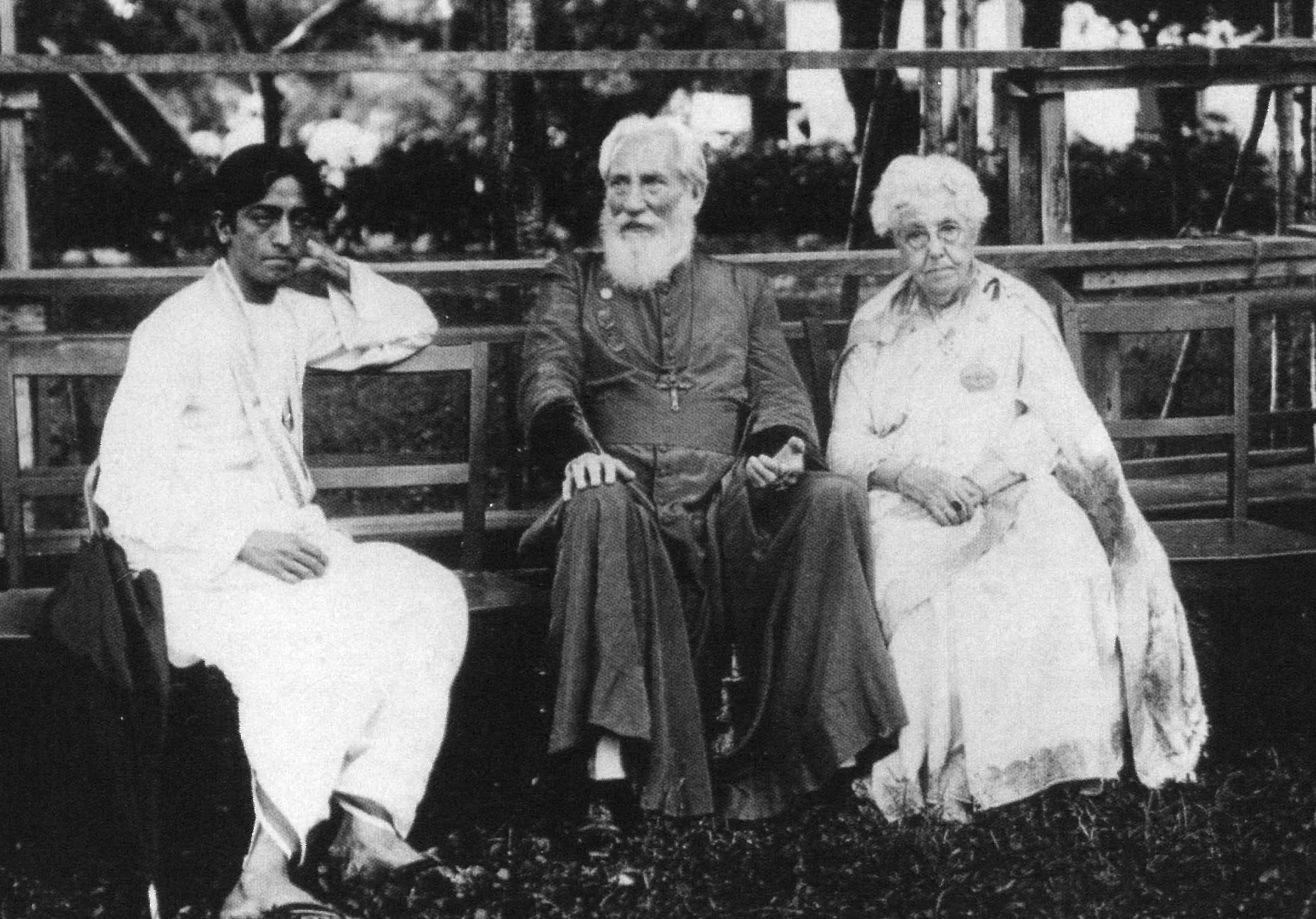 Teosoffen Annie Besant erklærede i sommeren 1925 højtideligt, at Krishnamurti virkelig var den ny Messias, den ny verdenslærer Krishnamurti blev opdraget i den tro, at han skulle være den ny verdensfrelser eller verdenslærer, den genkomne Kristus.